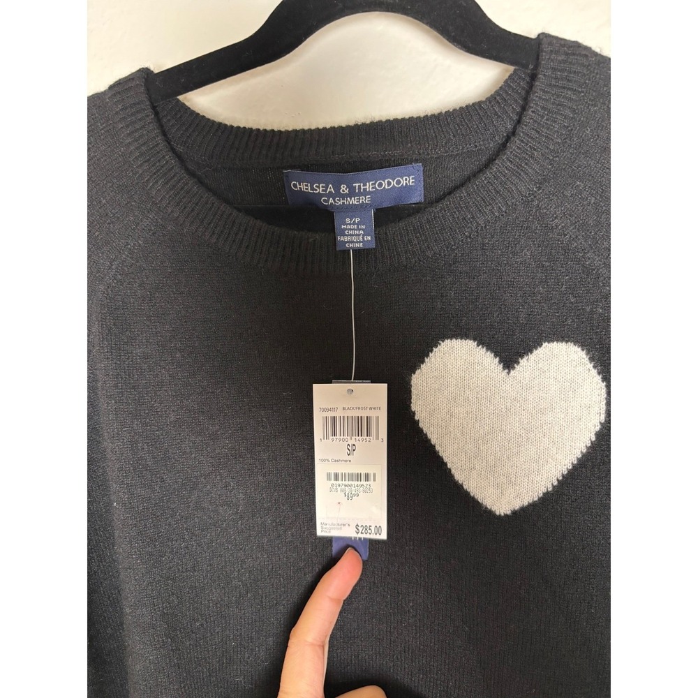 NWT Chelsea Theodore Sweater Women's Size Small Black Frost White Cashmere Heart - Picture 2 of 5
